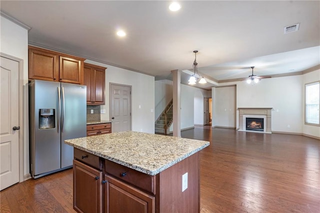 kitchen featuring a ceiling fan, dark wood-style flooring, ornamental molding, and stainless steel fridge with ice dispenser