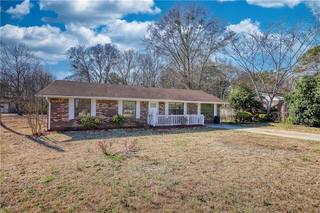 11 Grove Ln, Hampton, GA 30228 - ranch-style home with covered porch, a front lawn, brick siding, and concrete driveway