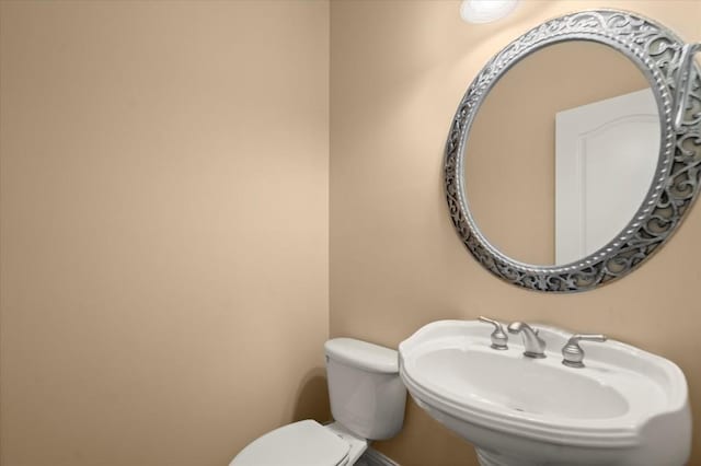 10565 Highgate Manor Ct, Duluth, GA 30097 - bathroom featuring a sink and toilet