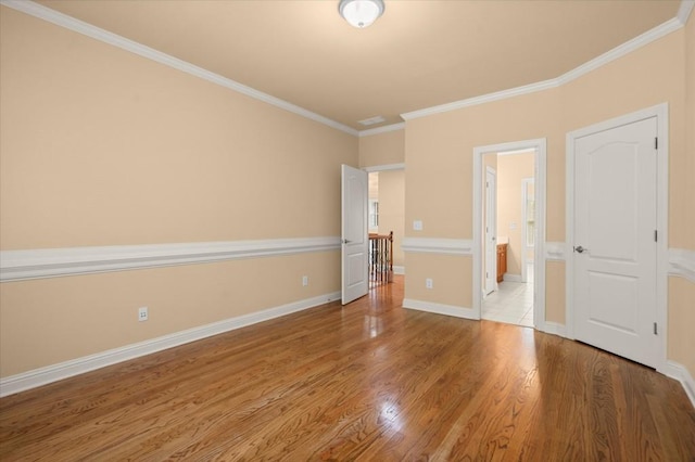 10565 Highgate Manor Ct, Duluth, GA 30097 - unfurnished bedroom featuring crown molding, light wood-style floors, and ensuite bathroom