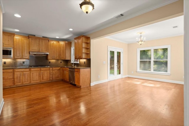 10565 Highgate Manor Ct, Duluth, GA 30097 - kitchen featuring stainless steel appliances, open shelves, light wood-type flooring, dark countertops, and a chandelier