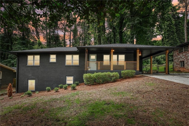 view of front facade featuring a carport