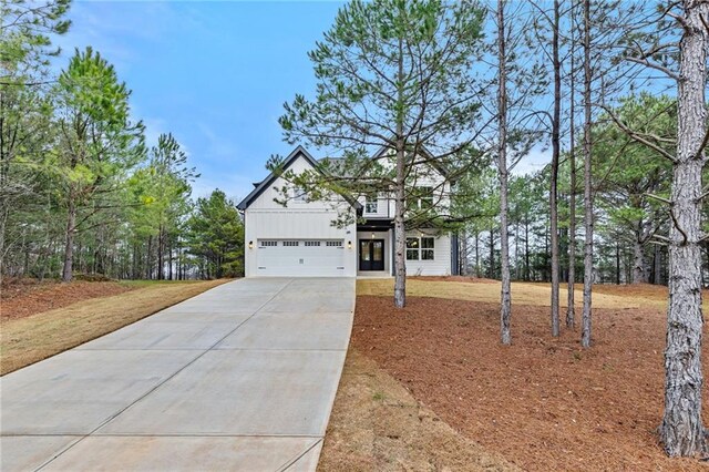 view of front of home featuring a garage and a front lawn