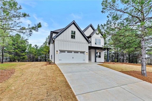 view of front of home featuring a garage and a front yard