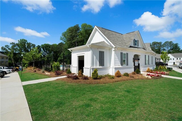 view of front of house with a front yard