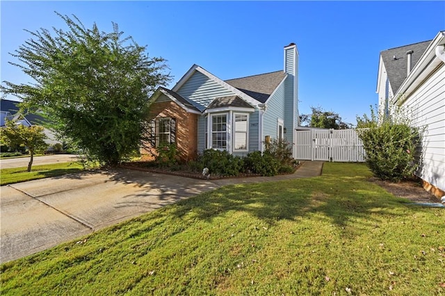 view of front of house featuring a front yard