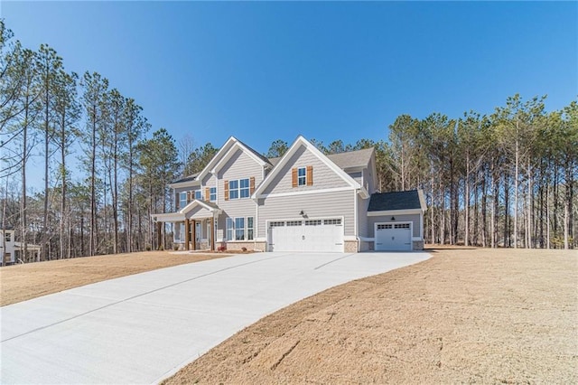 craftsman-style house featuring a front yard and covered porch