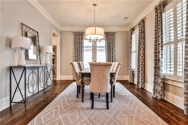 dining area featuring visible vents, crown molding, baseboards, an inviting chandelier, and dark wood-style flooring