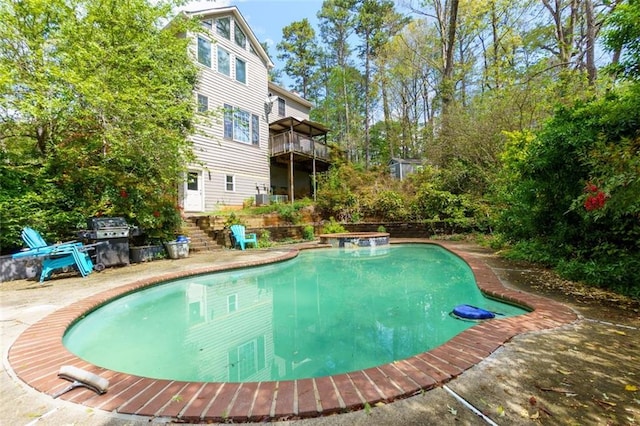 view of swimming pool with a pool with connected hot tub