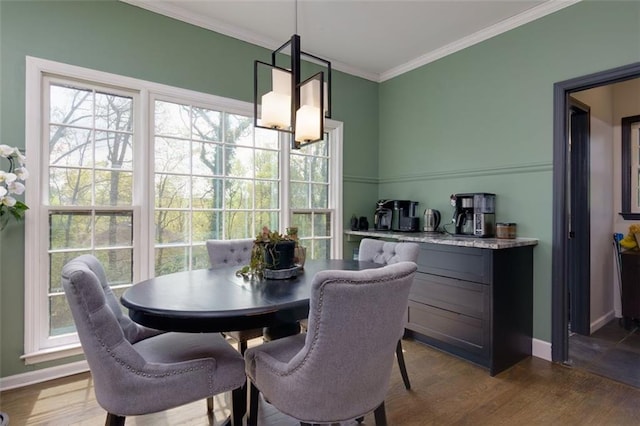 dining area featuring baseboards, a wealth of natural light, and crown molding