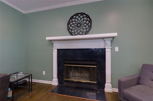 details featuring wood finished floors, baseboards, and ornamental molding