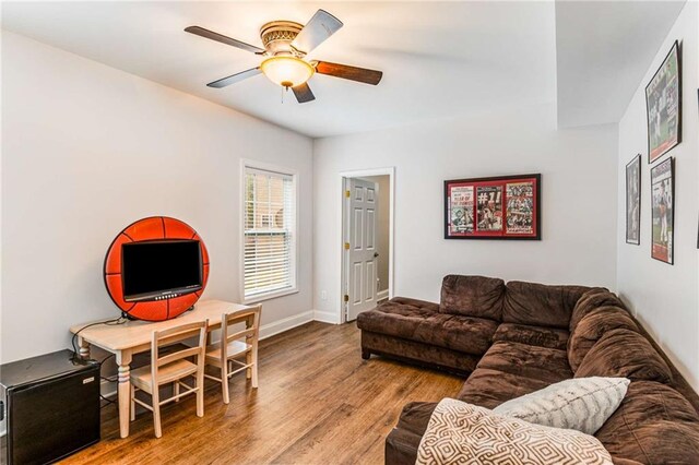 living room featuring light hardwood / wood-style flooring and ceiling fan