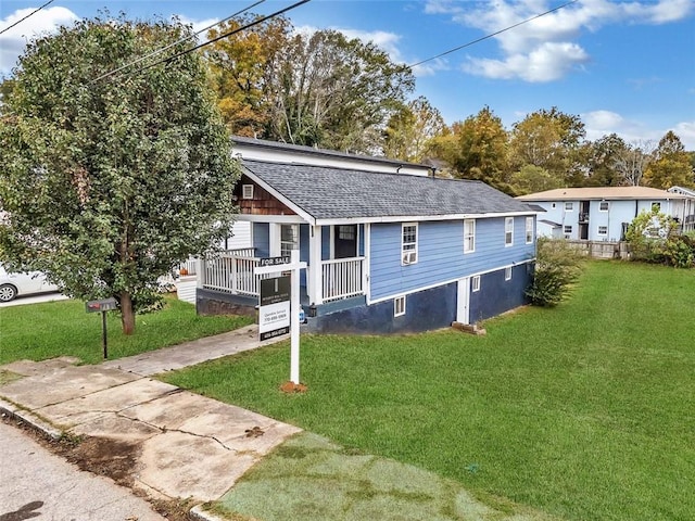 view of front of property with a front yard