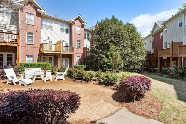 view of property's community featuring a residential view