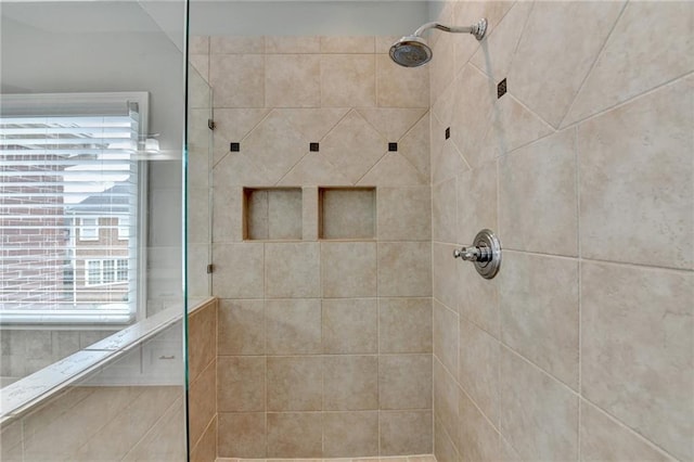 full bathroom with plenty of natural light and tiled shower