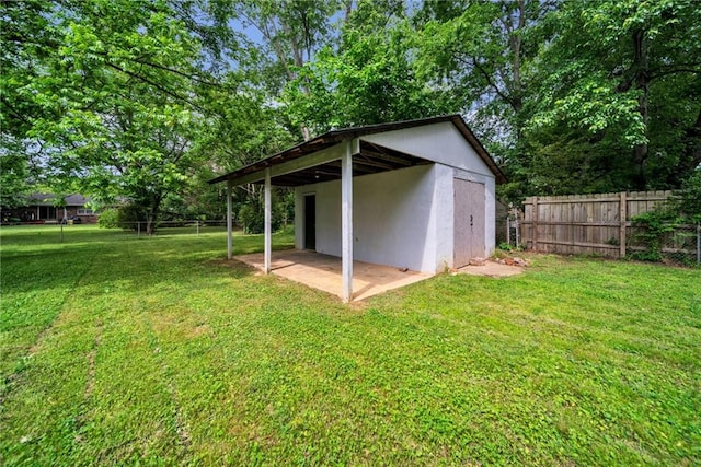 view of outdoor structure featuring an outbuilding and fence