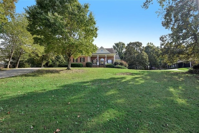 view of front of property with a front lawn