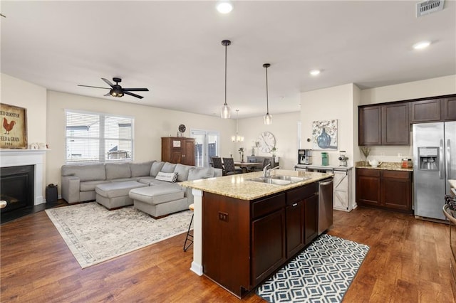 kitchen with visible vents, stainless steel appliances, a ceiling fan, dark wood finished floors, and a sink