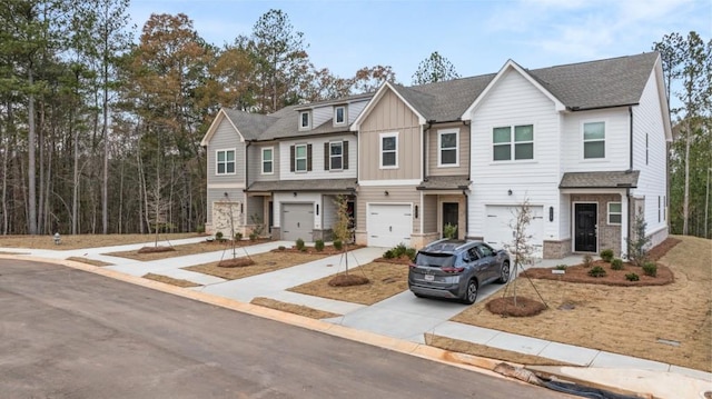 view of front facade featuring a garage