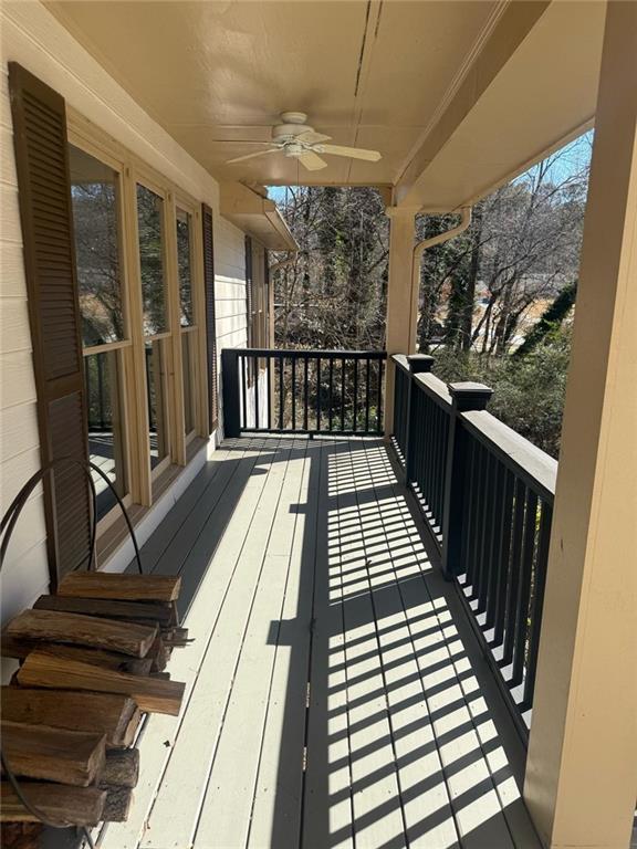 deck with a ceiling fan