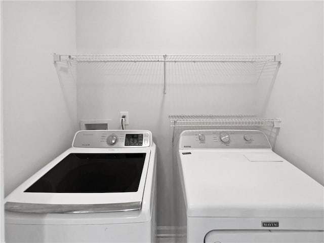 200 Eagle Glen Ct, Woodstock, GA 30189 - laundry area featuring washing machine and dryer