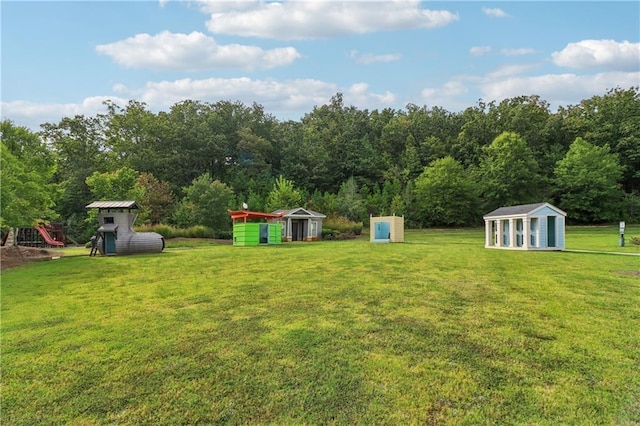 view of yard with a storage shed