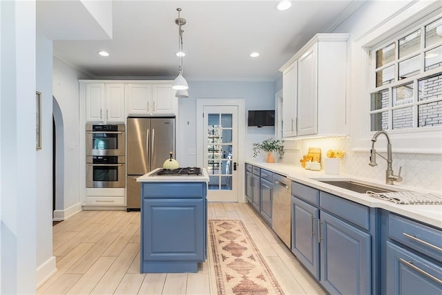 kitchen featuring white cabinets, tasteful backsplash, sink, and a kitchen island