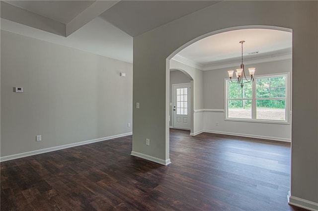 spare room featuring visible vents, baseboards, arched walkways, dark wood-style flooring, and a notable chandelier