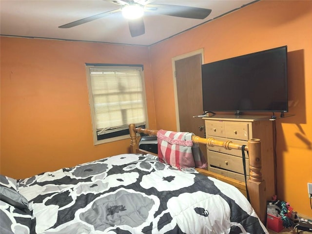 bedroom with ceiling fan