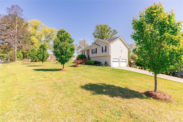 view of front of house with driveway, a front yard, and a garage