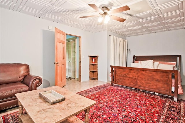 bedroom with ceiling fan