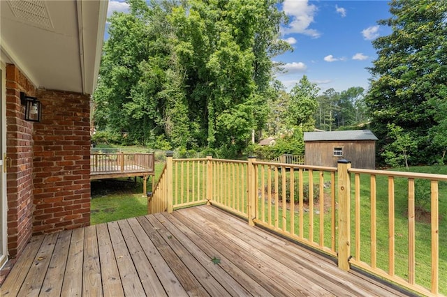 4135 Shoshone Valley Rd, Marietta, GA 30068 - wooden terrace featuring an outdoor structure, view of wooded area, and a lawn