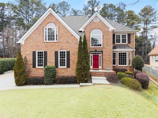 view of front of house featuring a front yard