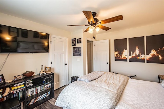 bedroom featuring dark wood-style flooring and a ceiling fan