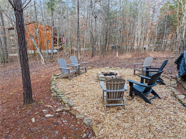 view of yard featuring a fire pit