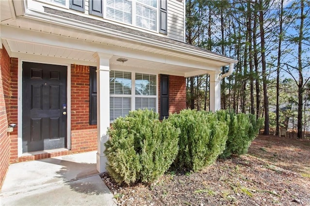 entrance to property featuring a porch