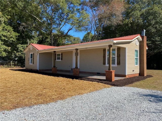 ranch-style home featuring covered porch