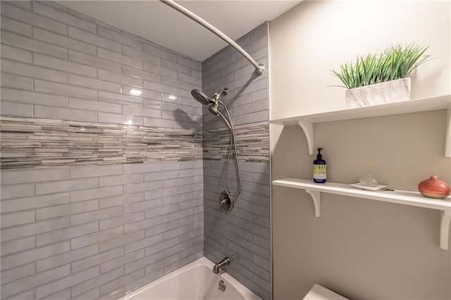 bathroom with bathtub / shower combination