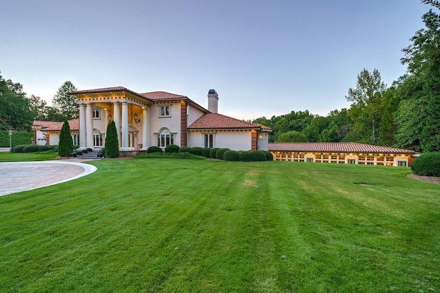 view of front of house with a front yard