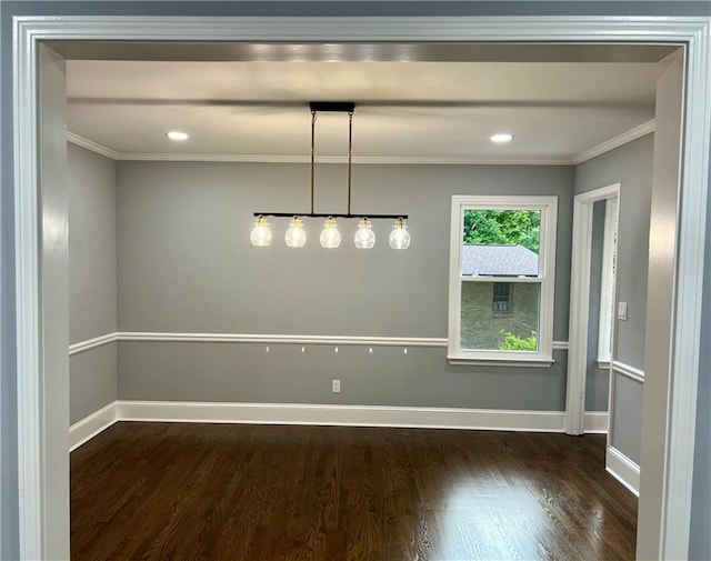 unfurnished dining area featuring dark wood-style floors, crown molding, baseboards, and recessed lighting