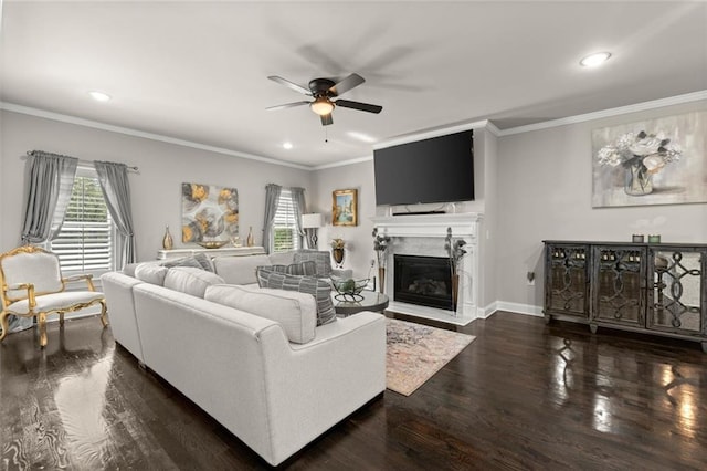 living area featuring recessed lighting, a healthy amount of sunlight, crown molding, and ceiling fan