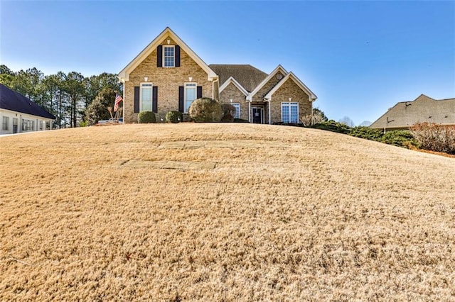 view of front facade with a front lawn