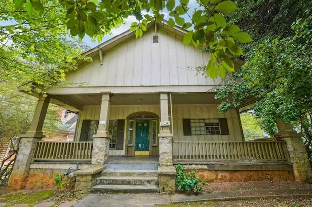 view of front of home featuring a porch