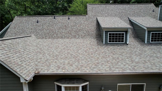116 Woolsey Creek Trl, Fayetteville, GA 30215 - view of side of home featuring roof with shingles