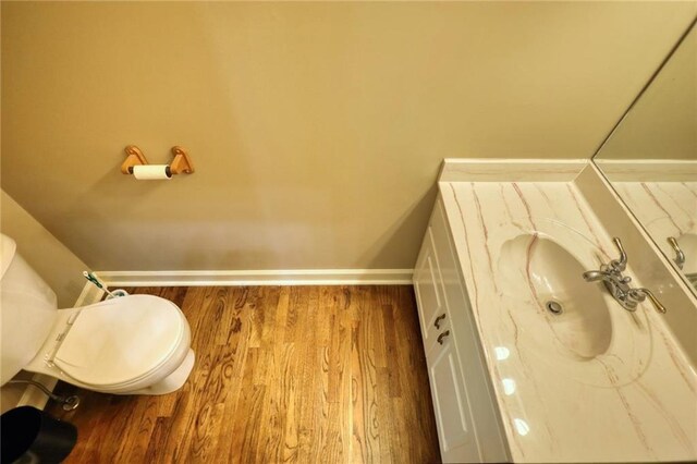 116 Woolsey Creek Trl, Fayetteville, GA 30215 - half bathroom featuring wood finished floors, toilet, and baseboards