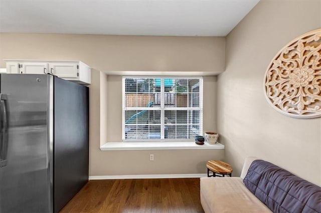10535 Willow Meadow Cir, Alpharetta, GA 30022 - living area featuring dark wood-type flooring and baseboards