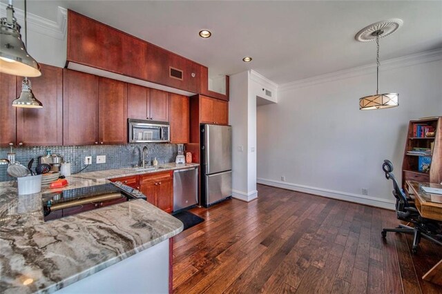 living room with a ceiling fan, crown molding, baseboards, and dark wood-type flooring