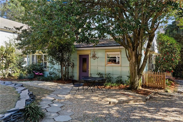 view of front facade featuring a patio and fence