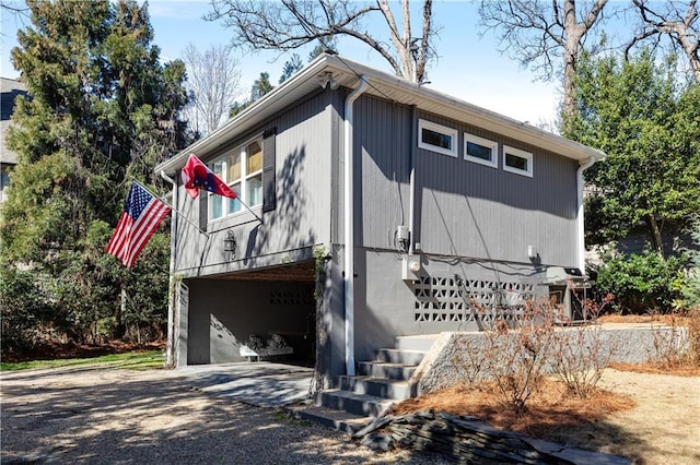 view of front of home featuring a carport and driveway