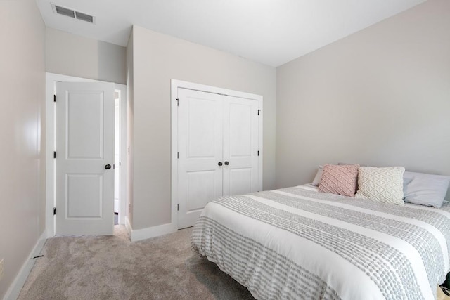 bedroom with carpet flooring and a closet